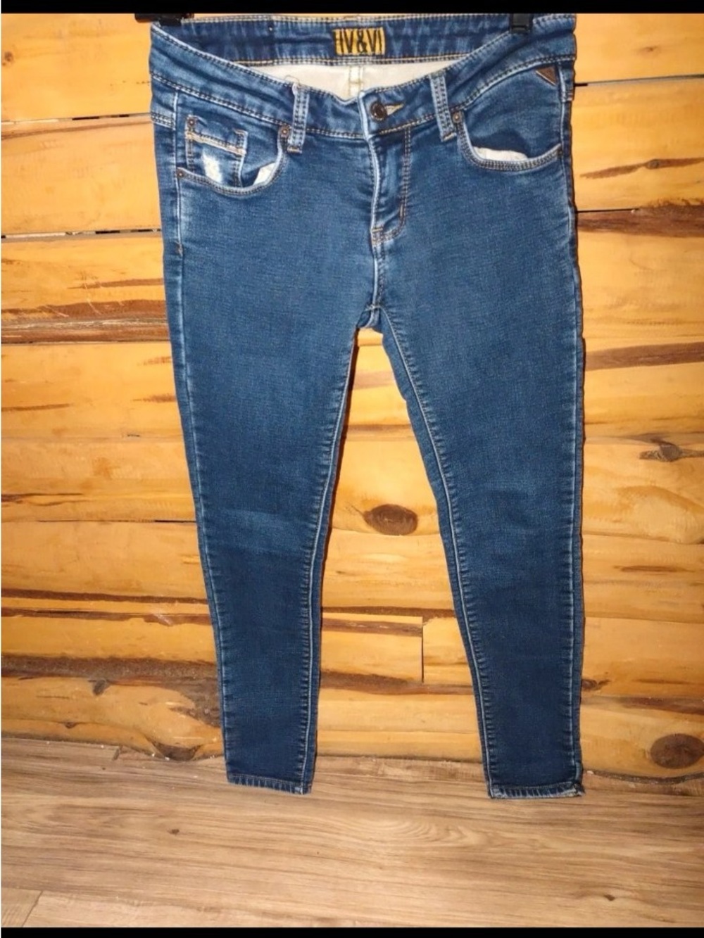 Dromedar IV & VI Distressed Jeans